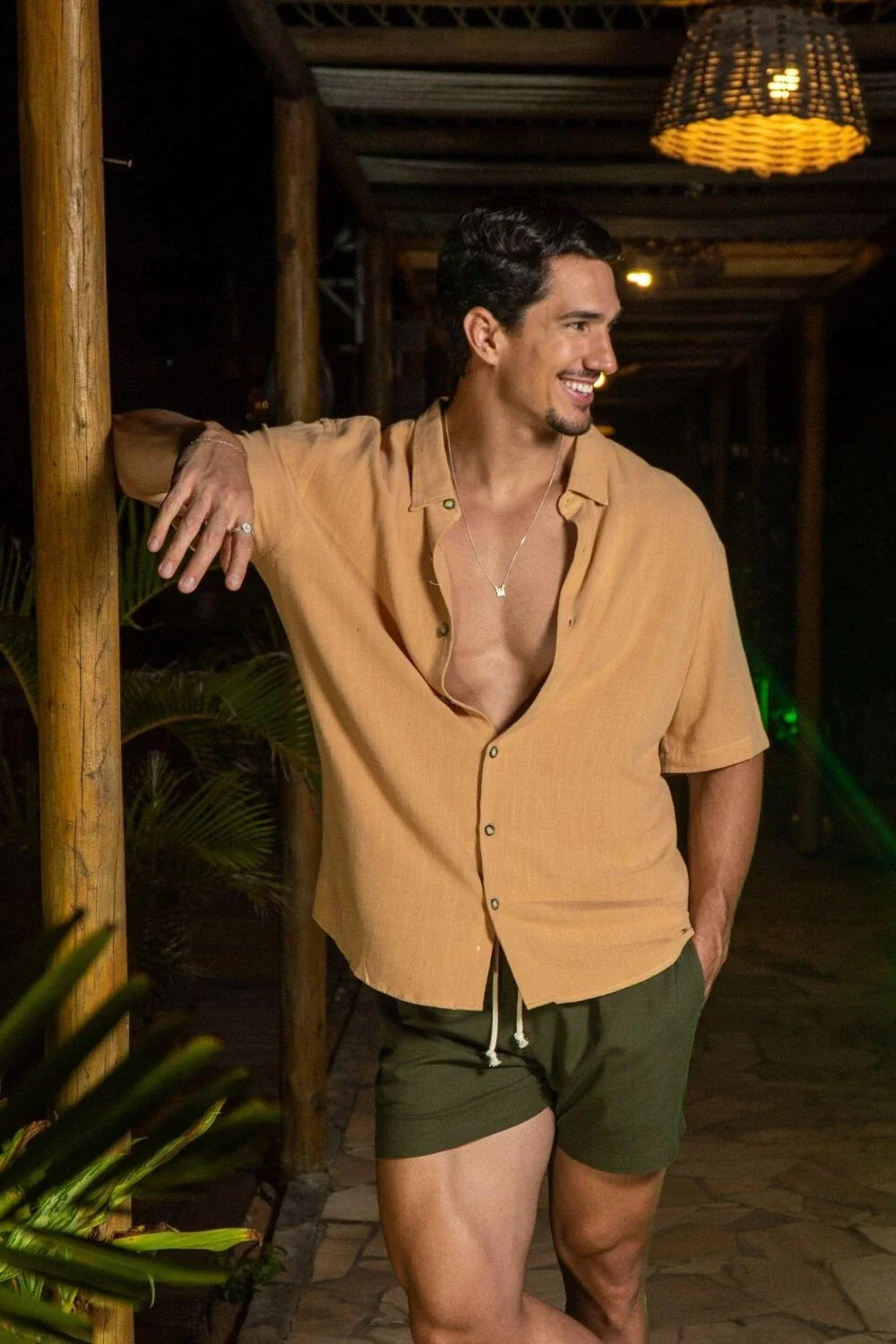 Short Linho Cut - Linha Resort - Verde Militar